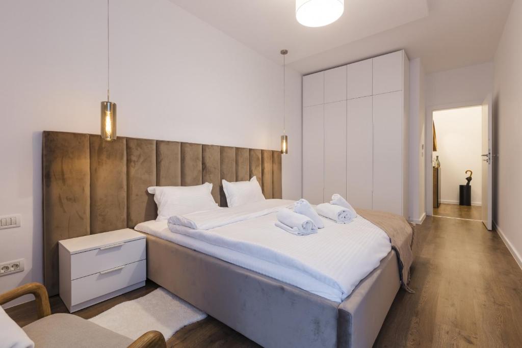 Apartment near Iulius Mall with Balcony & Private Parking