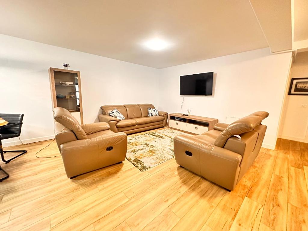 Apartament modern in Vila, cu curte proprie la 2km de centrul Sucevei