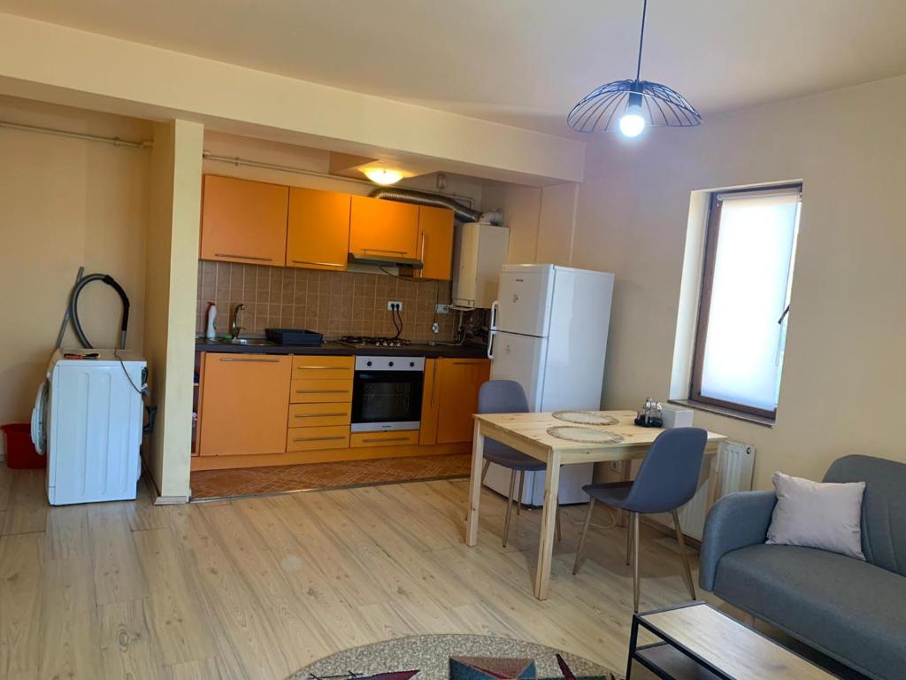 Bed & Garage near City