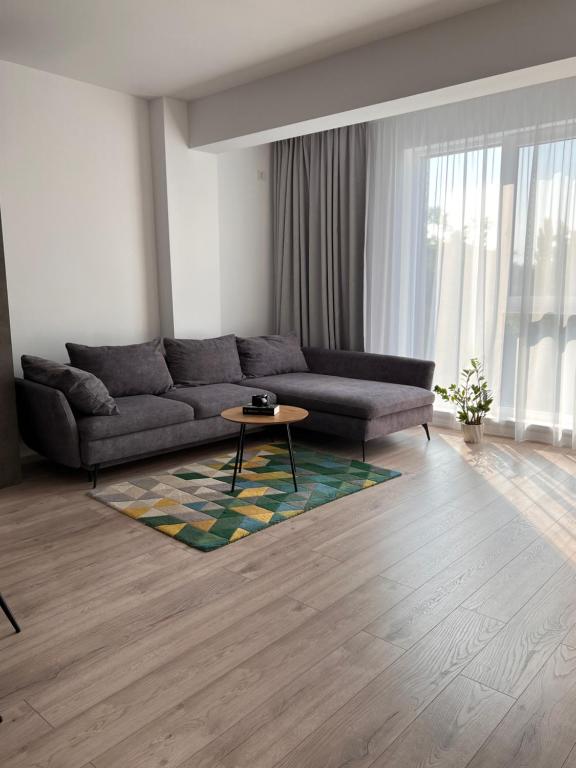 Bright & Modern 3 Room Apartment with All Amenities