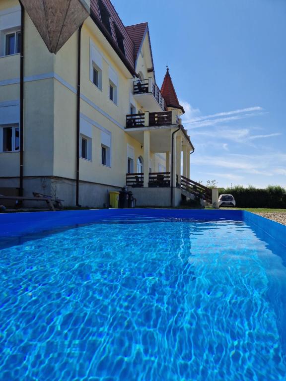 Castle Csányi