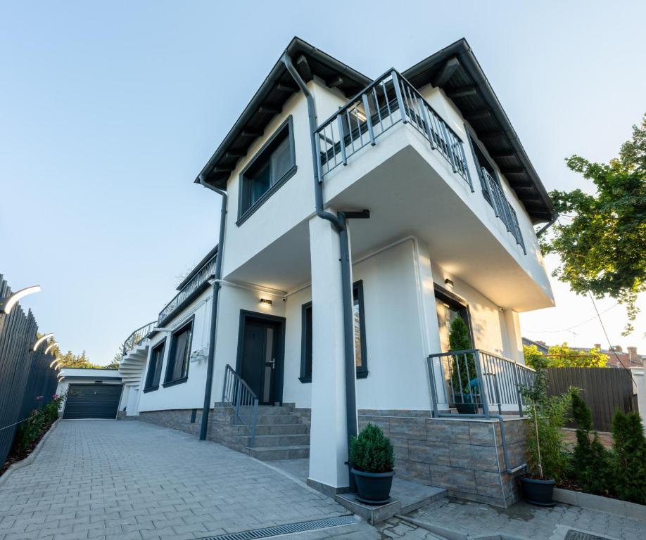 Cris Apartments