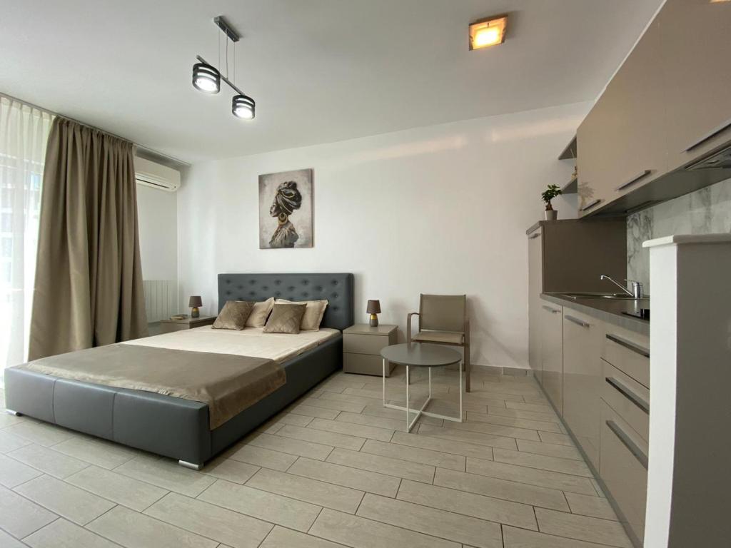 De Silva Studio Adia 4