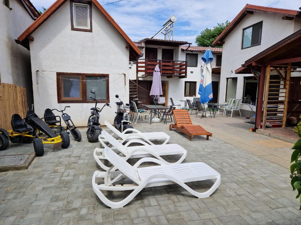 Family Keyhouse