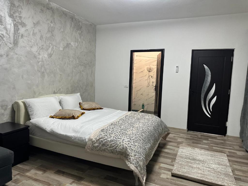 Mario's studio apartment 2