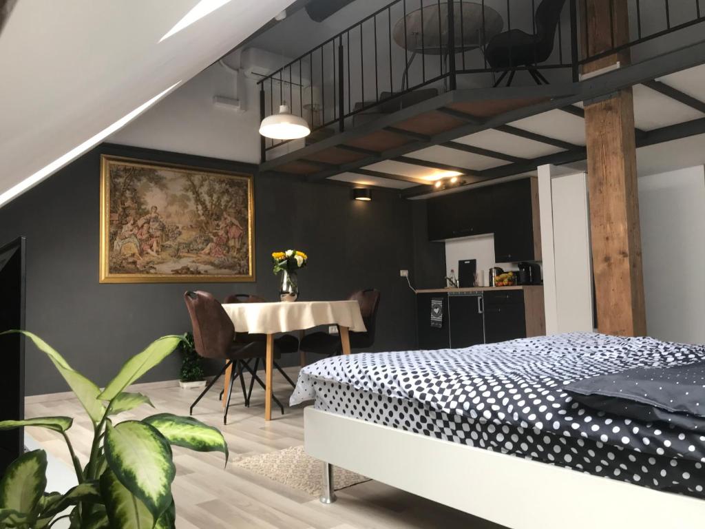 Savoya nr2 Loft Studio Old City Center Self check-in Workspace