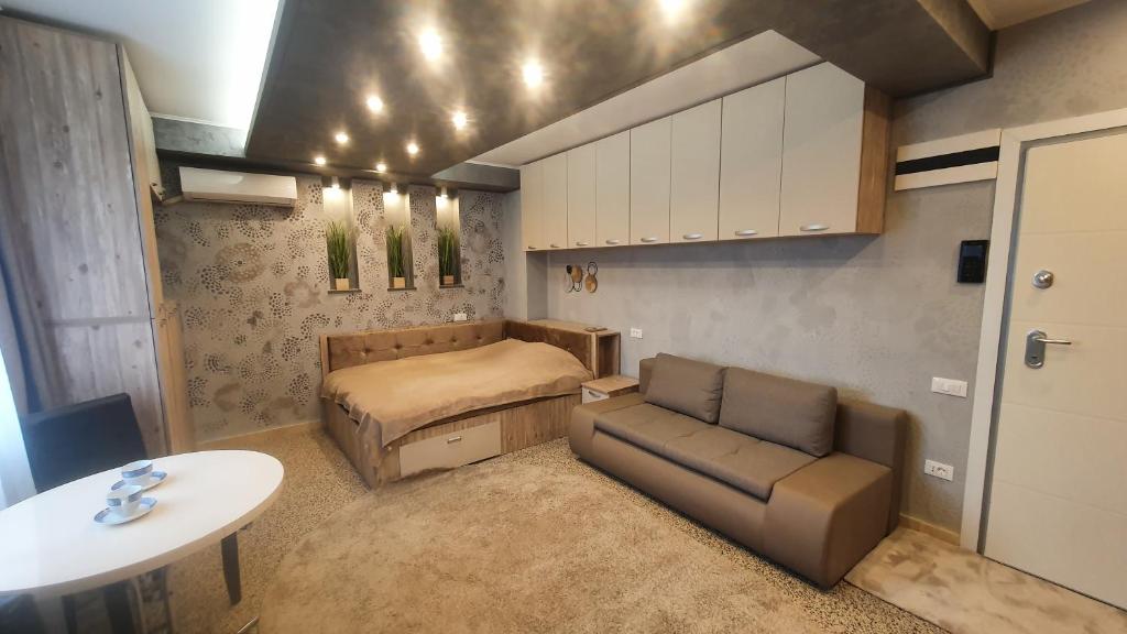 TOMIS Studio 4B