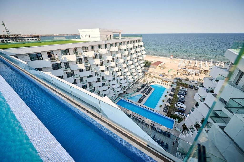 Wave n’ Sea Apartment in Infinity Beach Resort - parking